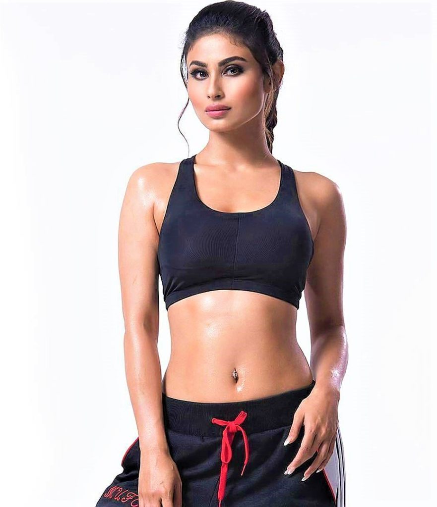 mouni roy forró