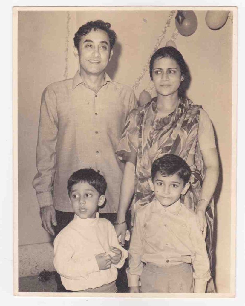 Aamir Khan Childhood photograph with his parents and his brother Faisal Khan
