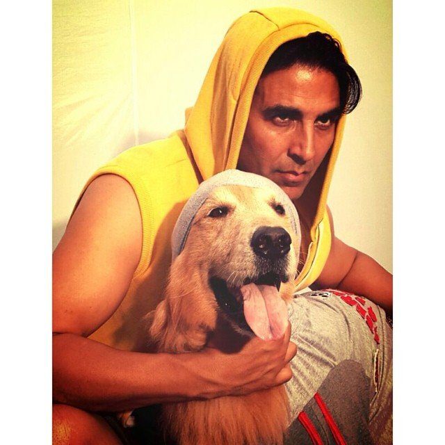 bollywood actor Akshay Kumar with his pet dog