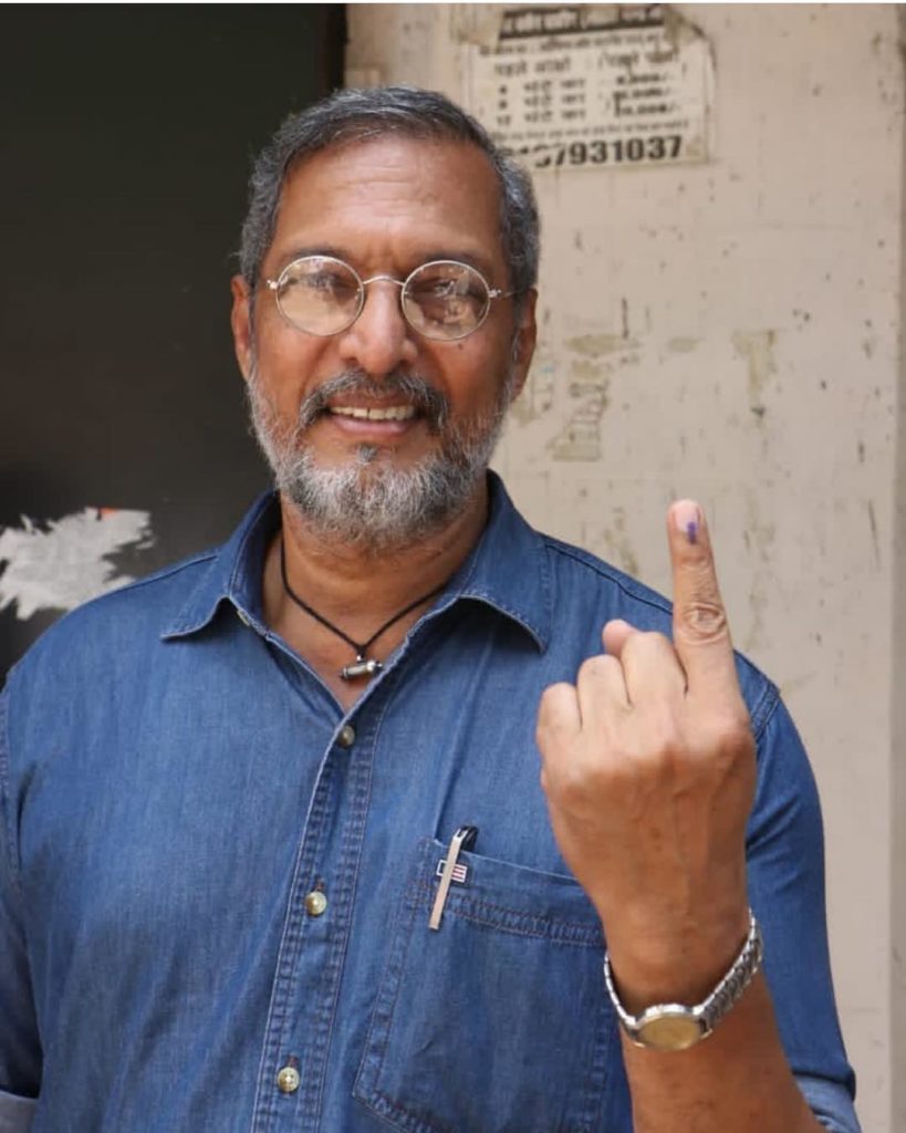 nana patekar bollywood actor after giving vote in Mumbai showing his inked finger
