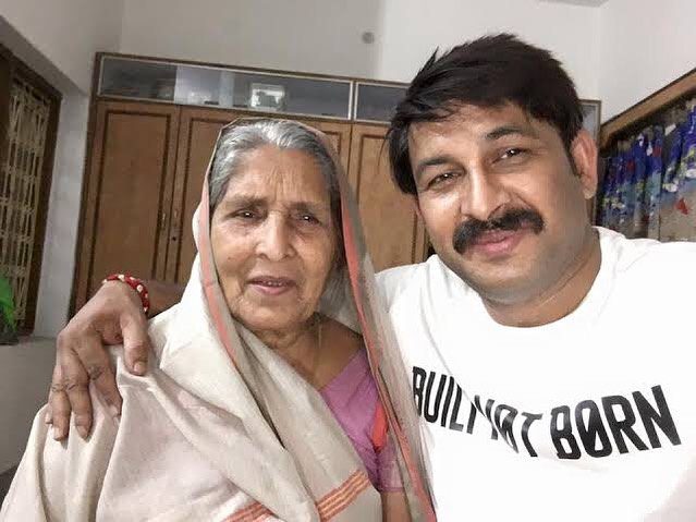 MP Manoj Tiwari with his mother Lalita Devi