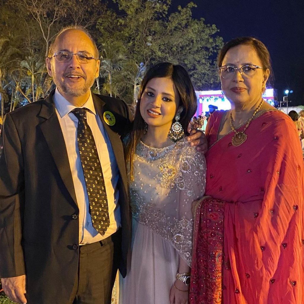 Sakshi Dhoni Height Weight Husband Children Family Biography