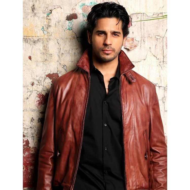 Sidharth Malhotra Height Weight Age Girlfriend Family Biography 3