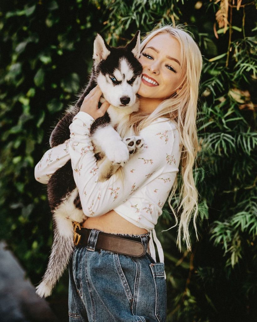 Zoe Laverne Codys Girlfriend tiktok star youtuber with her pet dog