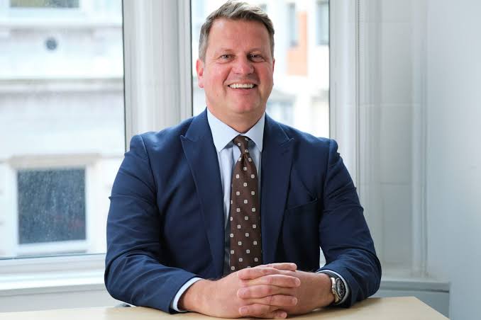 Business Acumen Meets Royal Legacy in Silver Buying Business Acumen Meets Royal Legacy in Silver Buying